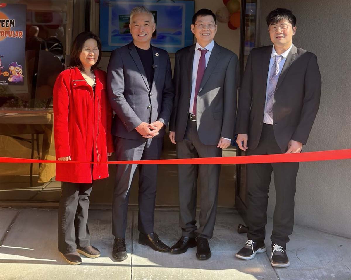 Spark Education opens it's first in-person learning center in Millbrae, CA! Mayor Elect Anders Fung Ribbon cutting